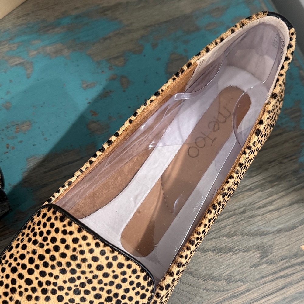 NEW IN BOX me too Leopard-Print Slip-On Calf Hair Flats in Tan and Black-10 - Picture 6 of 11